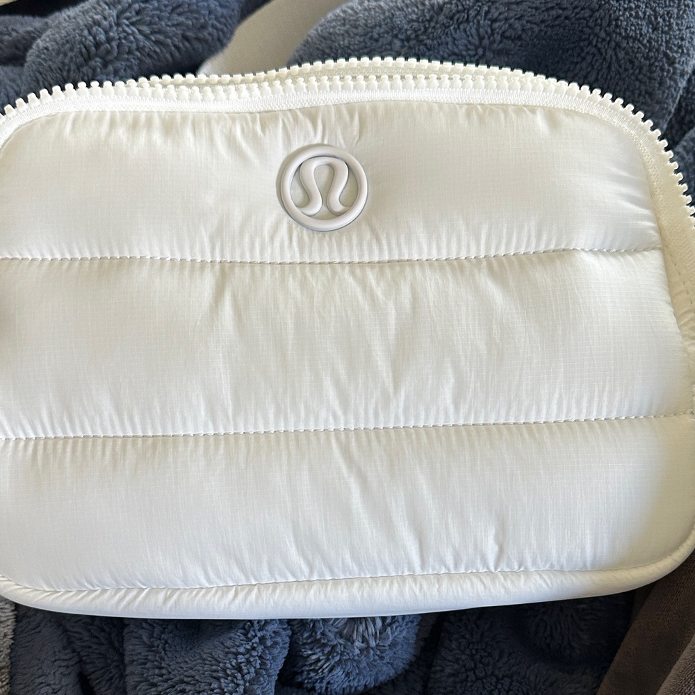 lululemon white Quilted Logo crossbody Pouch everyday bag. Pristine condition.